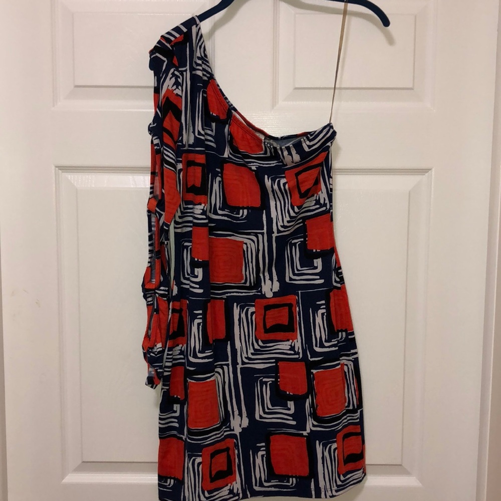 One side sleeved dress